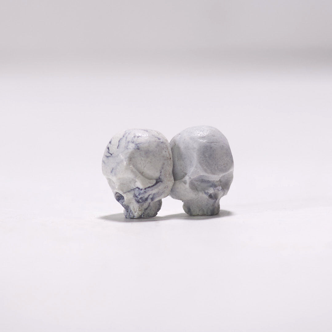 marbled skull collar pin