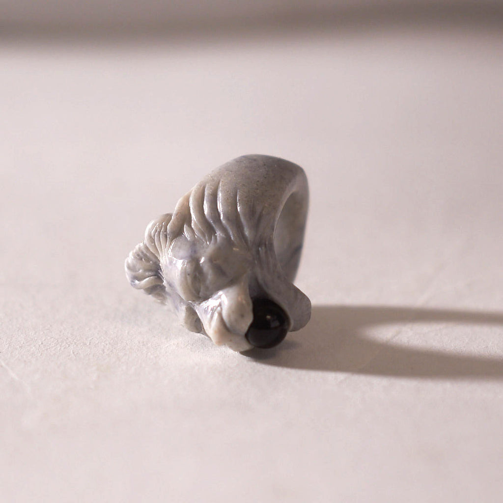 hand crafted bonded marble lion ring whit onix bead 