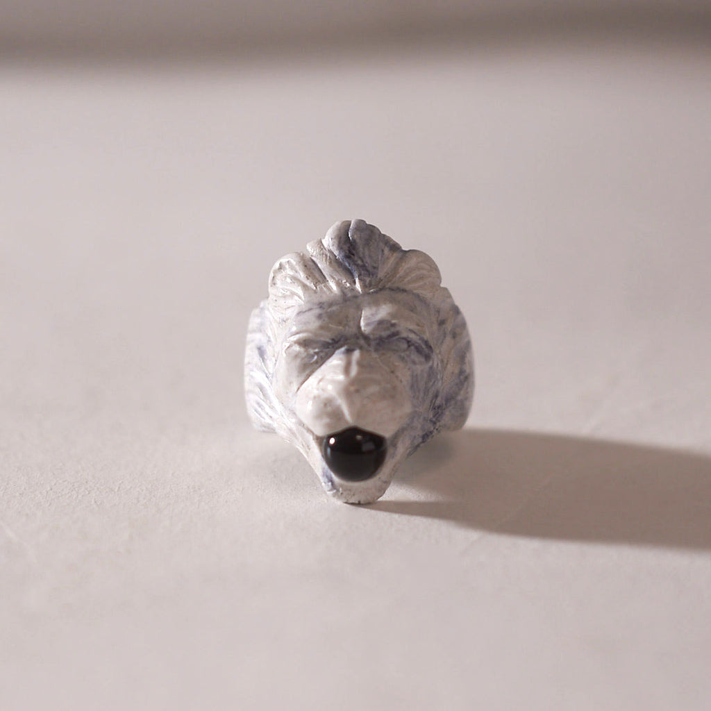 hand crafted bonded marble white lion ring whit onix bead 