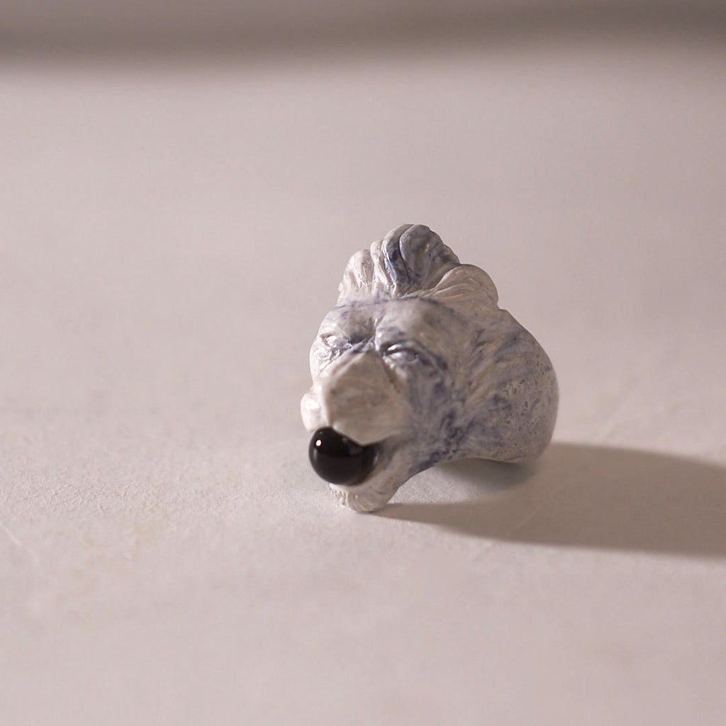 hand crafted bonded marble white lion ring whit onix bead 