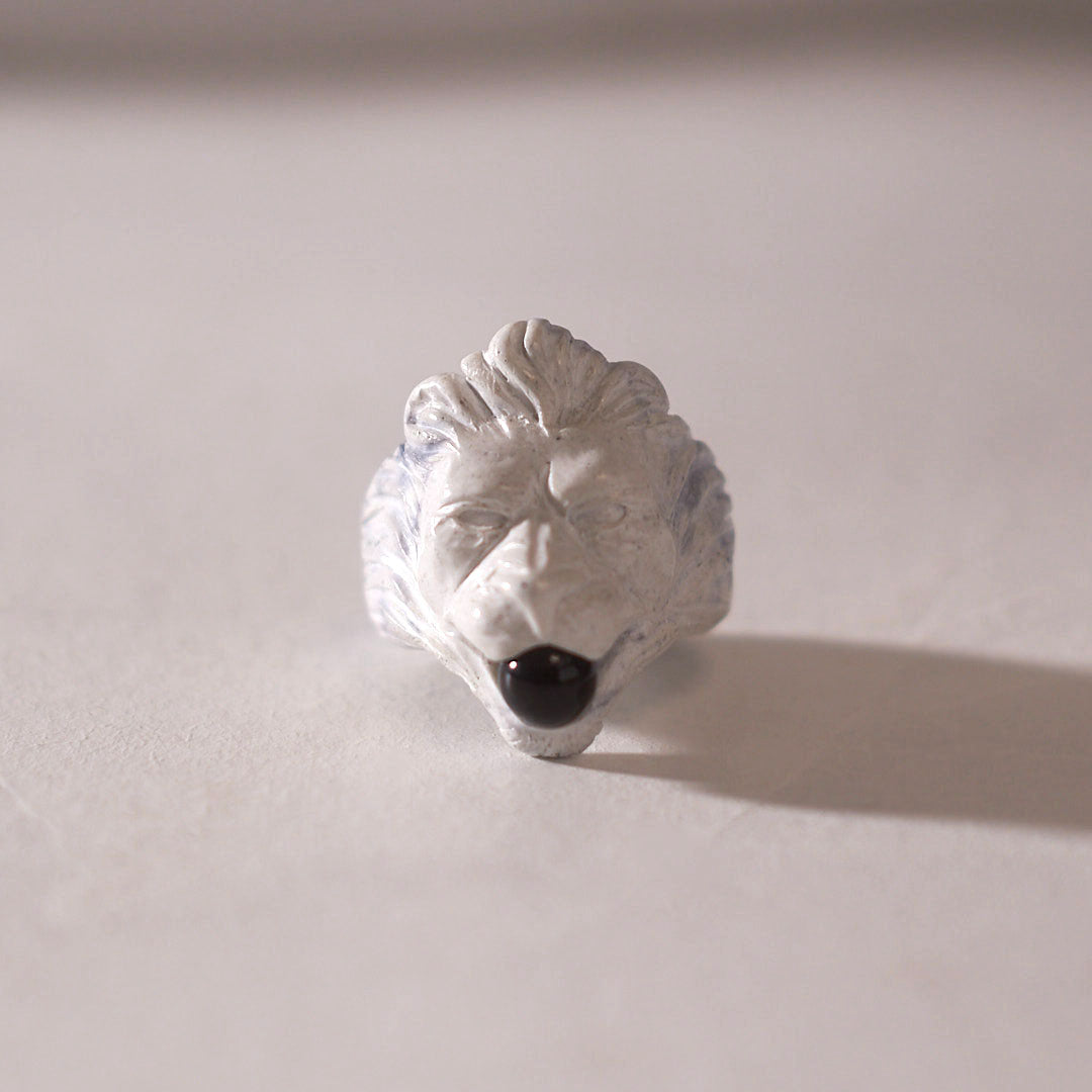 hand crafted bonded marble white lion ring whit onix bead 