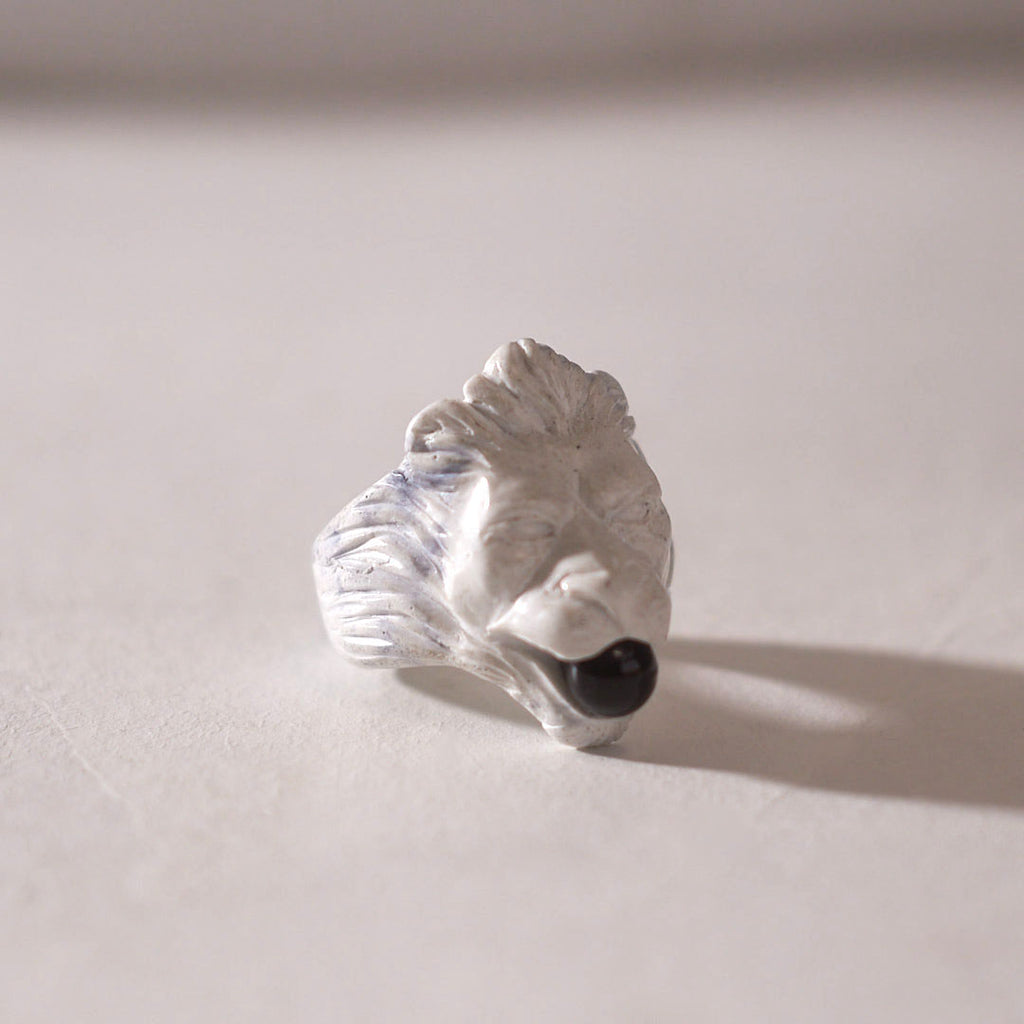 hand crafted bonded marble white lion ring whit onix bead 
