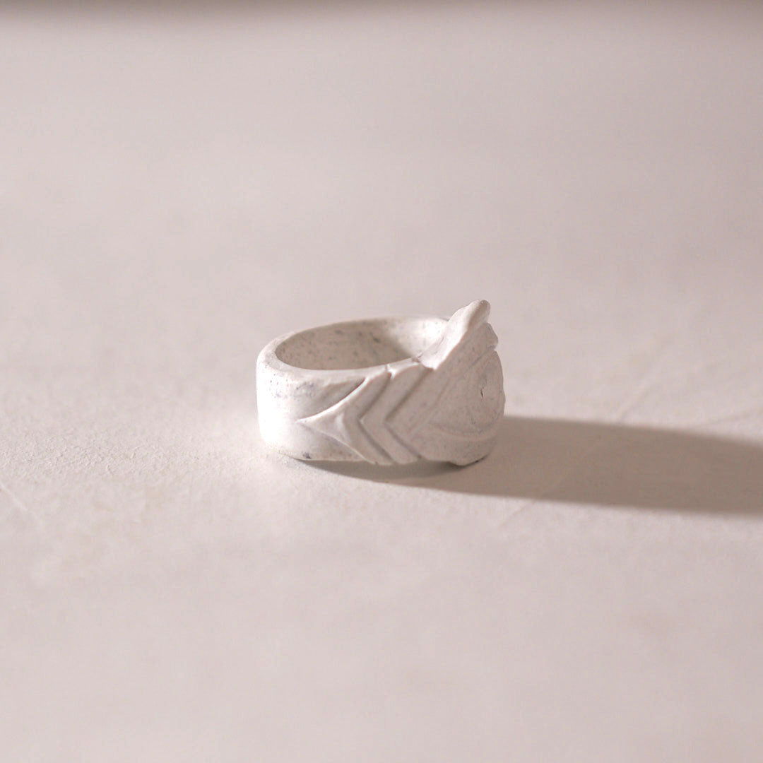 white marbled eye ring
