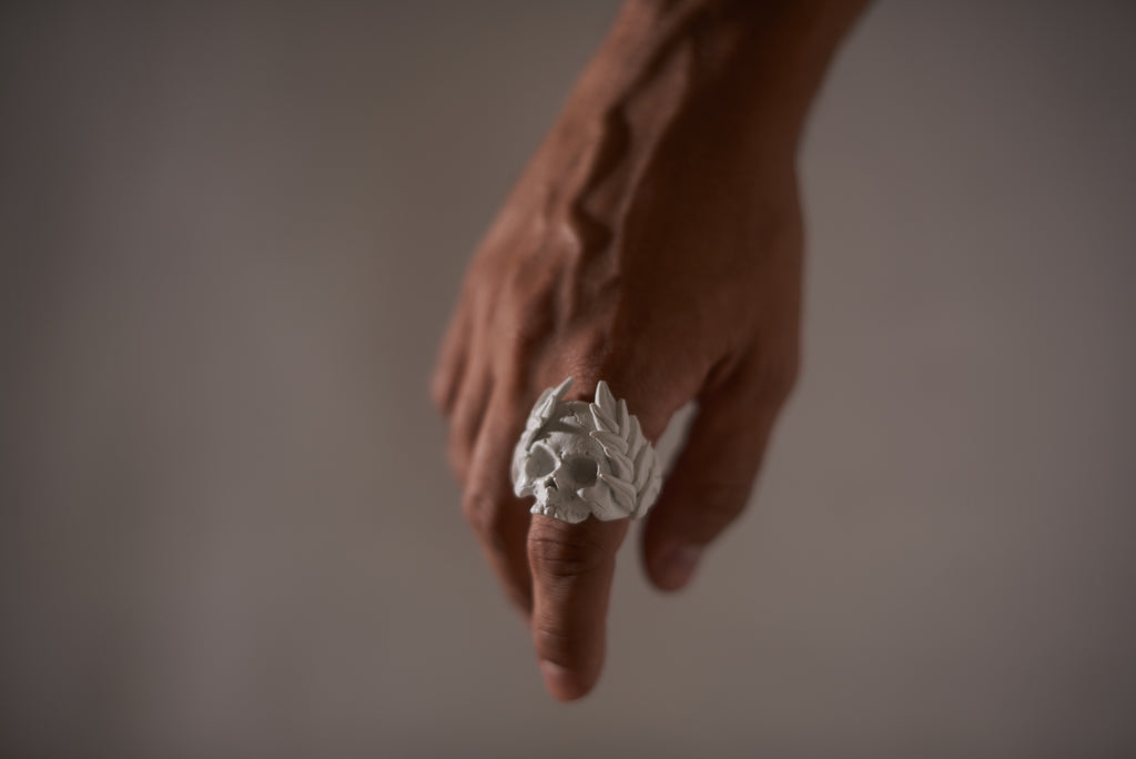 Albedo Cranium Et Folia Ring