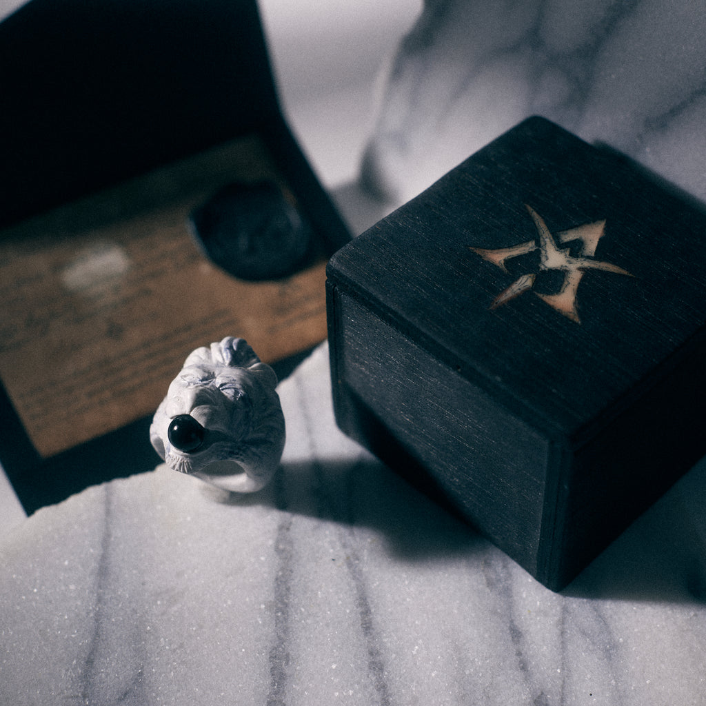 hand crafted bonded marble lion ring whit onix bead luxury wooden box and certificate