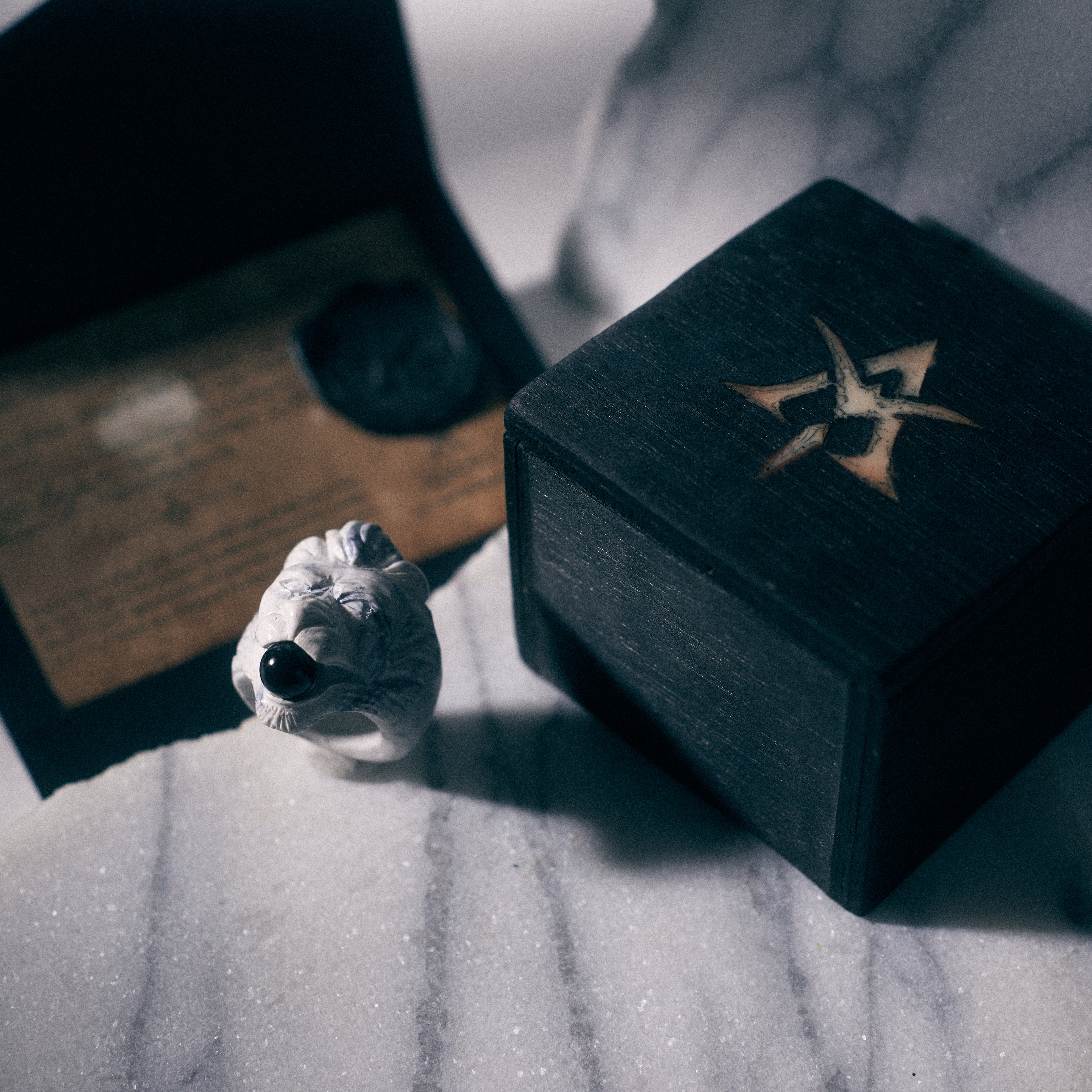 hand crafted bonded marble lion ring whit onix bead luxury wooden box and certificate
